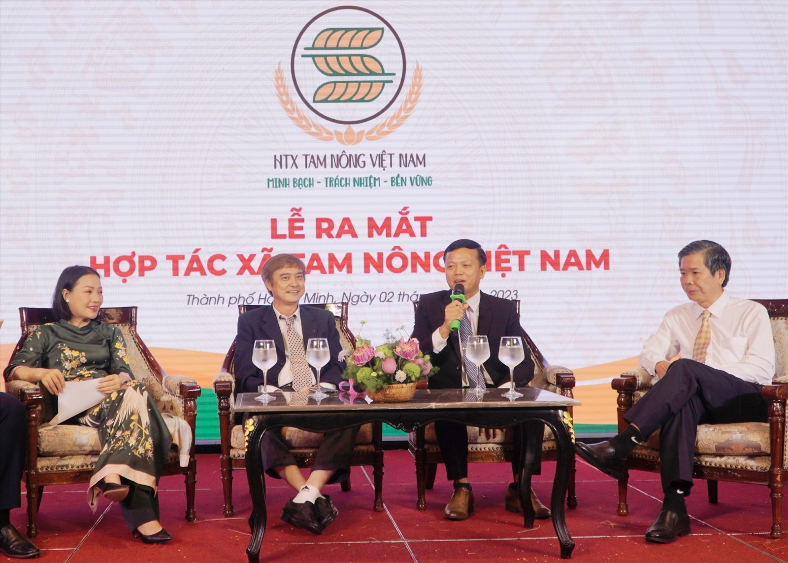 Nghệ nhân ưu tú Trần Thu chia sẻ về bộ tượng Thần Nông